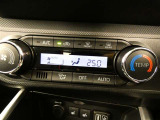 オートエアコンは、常にお好みの温度に調整ができ車内を快適な空間に保ってくれます。