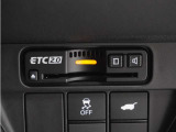 ◆ETC2.0装着◆進化したドライブ体験。料金収受システムだけだったETCが生まれ変わって、高速道路を賢く使うETC2.0に進化しました。多彩な情報サービスが便利で快適なドライブ体験を提供します。