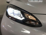 LEDヘッドライトです。デザイン性がよくとても明るいので、夜間の走行や悪天候でも安心です。しかも長寿命!
