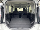 後席を格納すると、これだけの広さが!シーンに合わせたシートアレンジで、大きな荷物も積むことが出来ます♪