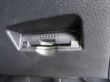 【ETC車載器】は、ビルトインタイプですっきり収納され、見た目も使い勝手も満足のアイテムです。