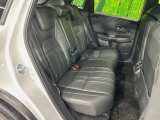 後部座席も気になるようなキズ・汚れやへたり等、大きなダメージはなく、良好な状態です。