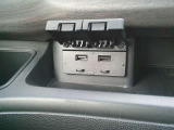助手席側にもUSB電源ソケット付き。