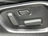 【メモリー機能付きパワーシート】ドライバーごとに設定したシート位置を記憶して、ボタン一つで切り替えできる便利な機能!運転する方が複数名いらっしゃるご家庭におすすめです♪