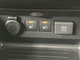 前席にはシートヒーターが装備されております。