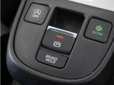 オートブレーキホールド機能付き電子パーキングブレーキ!ブレーキペダルを足から離しても停車状態を保ちます。アクセルを踏めば自動でブレーキが解除され、発進可能!