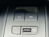 ★電動パーキングブレーキ★スイッチで作動・解除。「P」シフトで自動作動、「P」シフト以外にシフトで解除されるオート機能!