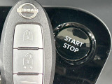 【インテリジェントキー】カバンやポケットに入れたままでもドアの施錠・解錠が可能なスマートキーを装備。エンジンのオン・オフ時もカギを取り出す必要が無いからとっても便利です♪