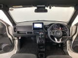 【前方視界】開放的な前方視界!運転がしやすく疲れにくいです♪窓が大きく、見通しがとっても良いおクルマですよ♪