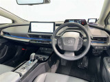 運転席まわりです。 各操作スイッチは使いやすい位置に配置されてます。