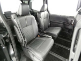 ゆとりある広々とした車内空間は、ドライブを始め買い物やレジャーなど、幅広く活躍します。一人でもみんなとでもお出かけを楽しみましょう!