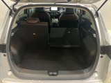 【ラゲッジルーム】後部座席を倒せば大きな荷物も積むことが出来ます!!