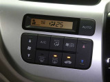 【オートエアコン】車内温度を感知して自動で温度調整をしてくれるのでいつでも快適な車内空間を創り上げます!どの席に座っても快適なドライブが楽しめます♪