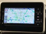 ディスプレイオーディオやカーナビは、現代のドライブにおいて欠かせない装備のひとつです。初めての場所でも迷いにくく、快適なルート案内で運転をサポートします。移動中のエンターテインメント性も高まります。