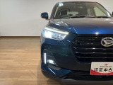 LEDヘッドライトで夜間走行やトンネル走行を明るく照らしてくれます