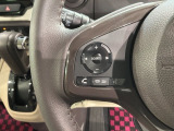 ステアリングにオーディオ操作スイッチが付いています。オーディオ画面に直接タッチしなくても操作が出来ますので、運転に集中できます。