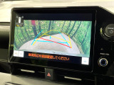 【バックカメラ】駐車時に後方がリアルタイム映像で確認できます。大型商業施設や立体駐車場での駐車時や、夜間のバック時に大活躍!運転スキルに関わらず、今や必須となった装備のひとつです!