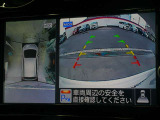 ☆全周囲カメラが駐車をアシスト☆4つの高解像度カメラで車の周囲を撮影!見えにくい死角の駐停車も驚く程に楽々です。バックカメラは、車庫入れの時は勿論、後方の安全確認もできて安心です♪