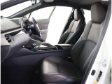 高いホールド性で運転姿勢が安定します。長距離ドライブでも疲れにくいのが魅力です。快適なドライビングライフをお送りください♪