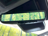 【デジタルインナーミラー】後席の大きな荷物や同乗者で後方が確認しづらい時でも安心!カメラが撮影した車両後方の映像をルームミラー内に表示。クリアな視界で状況の確認が可能です!
