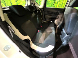 後部座席も気になるようなキズ・汚れやへたり等、大きなダメージはなく、良好な状態です。