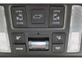 電動スライドドア&パーワーバックドアスイッチ。運転席助手席から操作できます。