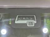 【スズキ セーフティサポート】走行中に前方の車両等を認識し、衝突しそうな時は警報とブレーキで衝突回避と被害軽減をアシスト。より安全にドライブをお楽しみいただけます。