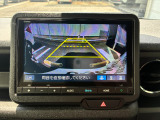 バックでの駐車が苦手な方や運転にあまり自信のない方でも後方の視界をしっかりサポート。安心して車庫入れが出来るバックカメラを装備しています!