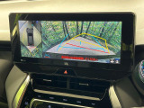 【パノラミックビューモニター】専用のカメラにより、上から見下ろしたような視点で360度クルマの周囲を確認することができます☆死角部分も確認しやすく、狭い場所での切り返しや駐車もスムーズに行えます。
