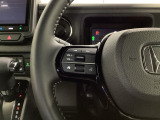 ステアリング左手側はオーディオ関連の操作スイッチです。視線を逸らすことなく運転に集中できます