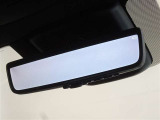 デジタルインナーミラーを装備してます。後部座席の人や大きな荷物で後方の視界を遮られることがありません。