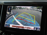 バックモニター付きでガイドラインがモニターに表示され、車庫入れや縦列駐車などの際に役立ちます!