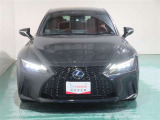 明度の高いLEDヘッドライトで、夜間の運転も安心です。