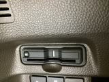 ハンドルの左下にETCがついています。高速道路の料金所の通過も楽々です。 カードの取り出しもしやすい場所についています。
