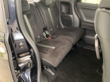 スライドドアだから、隣の車との距離が近い駐車場でも安心。チャイルドシートへの乗せ降ろしや、大きな荷物の積み込みもストレスなく行えます。
