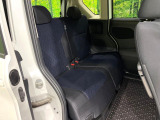 後部座席も気になるようなキズ・汚れやへたり等、大きなダメージはなく、良好な状態です。