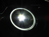 LEDオートヘッドライトを搭載しております。前方を明るく照らし夜間走行時に非常に重宝いたします。