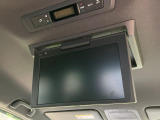 【フリップダウンモニター】大画面モニターで後席でもエンタメをお楽しみいただけます。小さなお子様にも大人気の装備です♪