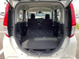 後席を格納すると、これだけの広さが!シーンに合わせたシートアレンジで、大きな荷物も積むことが出来ます♪