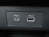 USB充電専用電源ソケットも付いています。モバイル機器などの充電専用