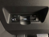 高速道路で便利な【ETC2.0】を装備しています。光ビーコン搭載で渋滞情報などナビゲーションと連動することで機能も充実いたします。他、観光施設に立ち寄るための高速料金割引サービス等もございます。