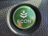 ワンタッチで省燃費走行をサポートするECONスイッチを装備。