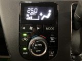 オートエアコンを装備!簡単な操作で快適な車内温度に調整出来ます。