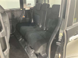 広々とした後部座席です♪気になるキズや汚れなどなく良好な状態です。