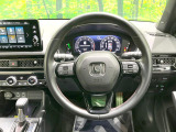 インテリアに合わせたデザインのステアリングは、運転される方のことも考え、運転しやすい形状、大きさです。是非一度、実際に触ってお確かめください。