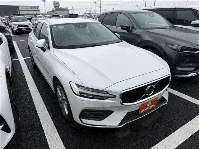 V60 B4 モメンタム 禁煙車 クライメートPKG 白革シート