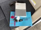 メンテナンスノート【整備記録簿】、取説も揃っています。スマートキーはバッグなどにしまったままボタン操作でエンジンの始動・停止ができて大変便利です。