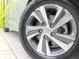 【純正15インチアルミホイール】外観にマッチした純正アルミホイールを装着しております。各種社外アルミホイールや、スタッドレスタイヤも取扱いしております。是非ご相談ください♪
