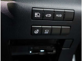内装には通常使用によるものと思われるダメージが御座います。