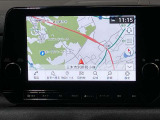 【メーカーナビ】9インチの大画面モニターを搭載し、Apple CarPlayへのワイヤレス接続やAndroid Autoにも対応。